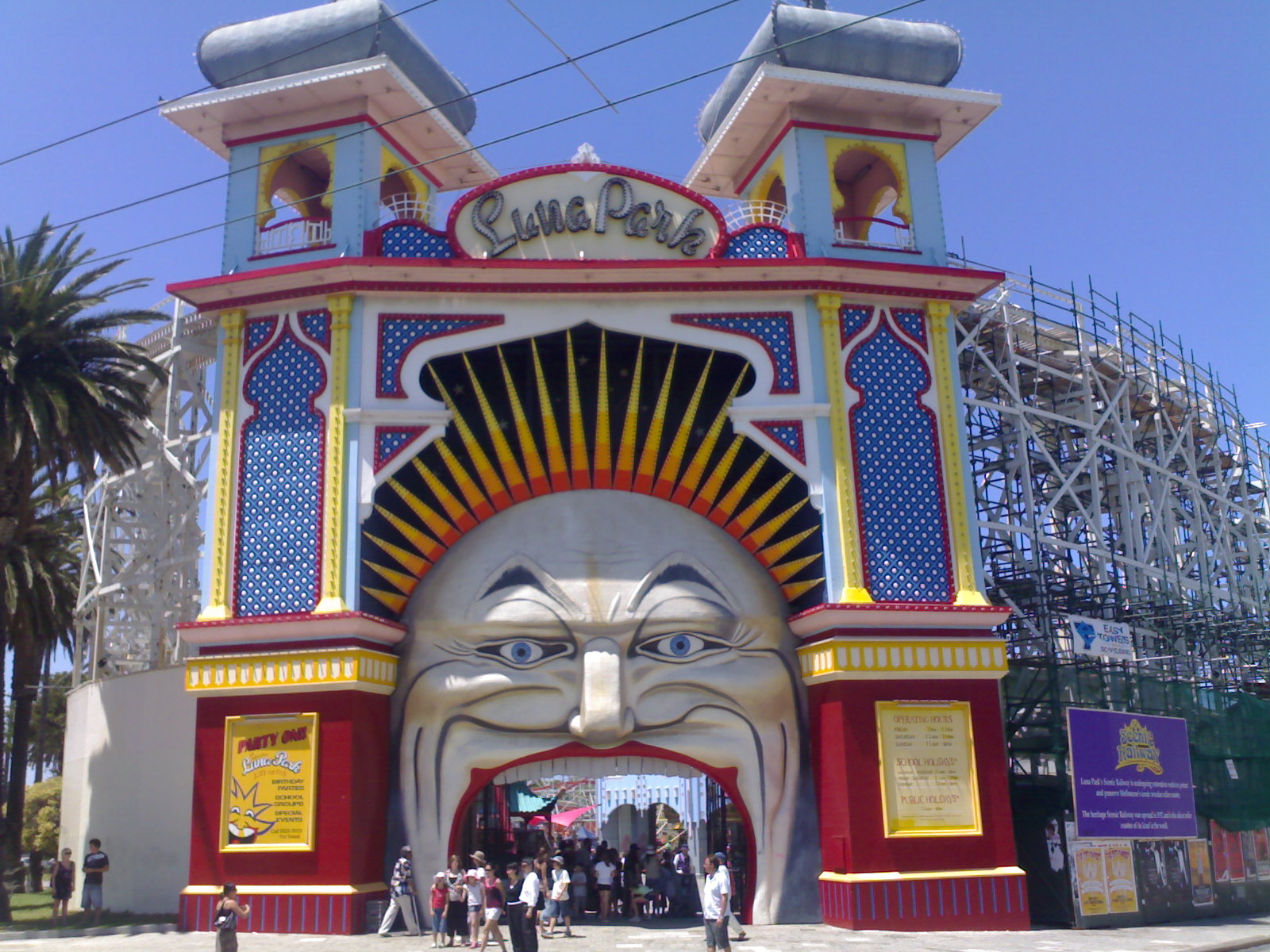 Luna park is in the desert исправить